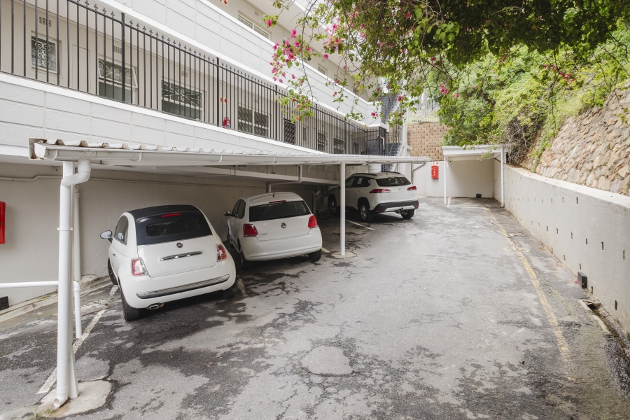 2 Bedroom Property for Sale in Sea Point Western Cape
